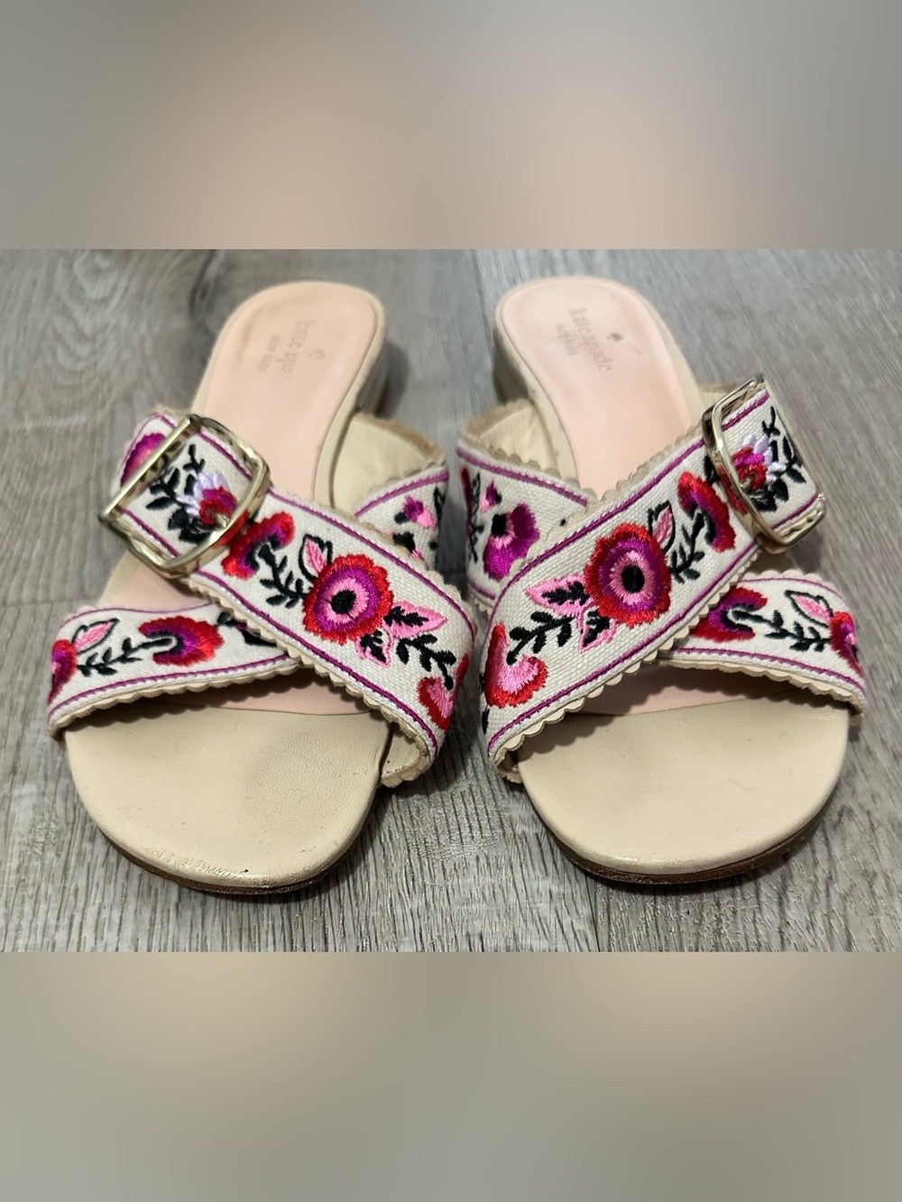 Kate Spade New York Floral Embroidered Cross-Strap Sandals / Mules – Size 9.5M